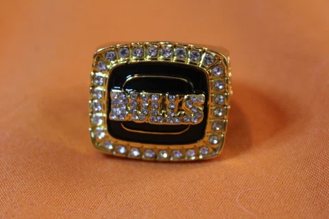 Michael Jordan Chicago Bulls World Champions Replica Ring 1991 1992 Back 2 Back Cover