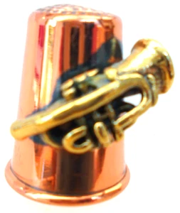 DE A COUDRE DE COLLECTION THIMBLE METAL - TROMPETTE - Foto 1 di 3
