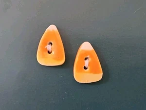 Mill Hill CANDY CORN The Button Collection 2er Set handbemalte Keramikknöpfe  - Bild 1 von 2