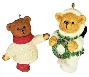 Hallmark Keepsake Ornament Calvin Carver & Bear Holding Wirnalda 2.5" - Imagen 1 de 3