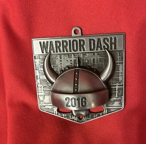Krieger Dash 2016 Finisher Medaille, Metall Flaschenöffner Wikinger Helm - Bild 1 von 2