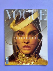 magazine VOGUE Portugal Barbara Palvin mars 2018 groundbreaking mode revue 185 - Imagen 1 de 8