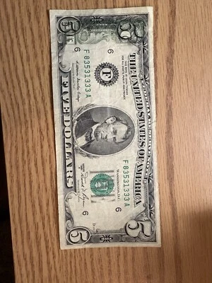 1981 A mal impreso $5,00 Foto 1 de 2