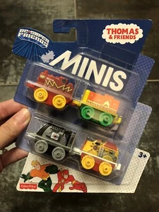 2015 FISHER PRICE THOMAS TRAIN AND FRIENDS MINIS 4 PACK DC SUPER FRIENDS! - Picture 1 of 4
