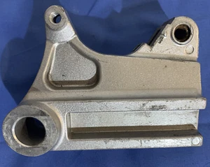 Triumph TT600 00-03 Daytona 600 650 Gang Four Nissin Bremssattel Halterung hinten - Bild 1 von 2