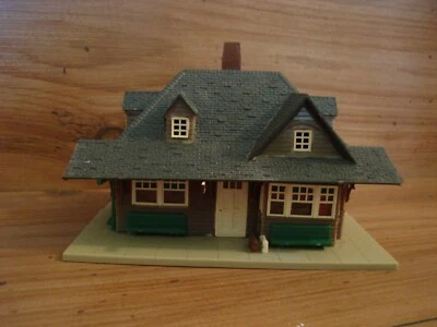 Atlas HO Pasenger Station - Image 1 of 4