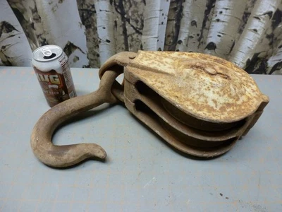 Enorme polia dupla de ferro fundido antigo com gancho de cabide rodas de 6" para corda de 1" (10 toneladas?) - Imagem 1 de 4