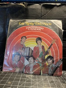 LOS TIGRES DEL NORTE / CONTRABANDO Y TRAICIÓN  / vinyl record 33 rpm - Bild 1 von 5