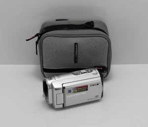 SONY HANDYCAM DCR-SX30E CAMCORDER 4GB FLASH MEMORY / CARD VIDEO CAMERA - Picture 1 of 4