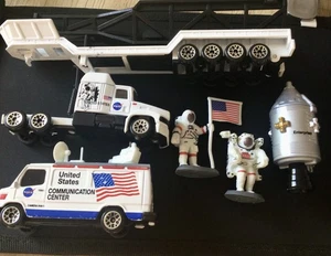 Lote De Colección Exploración Espacial NASA - Camión Convoy, Cápsula y Astronautas - Imagen 1 de 11