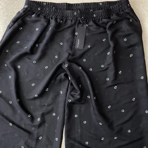 NEU MIT ETIKETT DAMEN M & S AUTOGRAMM WEITES BEIN SCHWARZ MIX HOSE GRÖSSE 18 KURZ (493K) - Bild 1 von 8