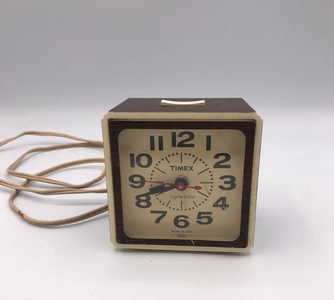 Timex Electric Desk Top Alarm Clock Model 7413A Lighted Dial Cream USA Vintage Cover