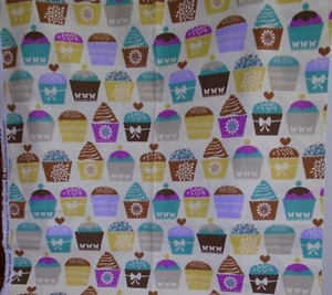 HS SWEET DENTAL Tela para el Hogar Estaciones Coloridos Cupcakes sobre Algodón Marfil 45""W X 47""L - Imagen 1 de 2