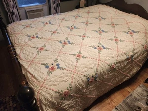 * Rosa Blau Weiß Büschel * Vintage Hütte Handwerk Chenille Tagesdecke 90"x100" Fransen - Bild 1 von 9
