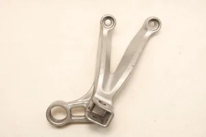 01 02 03 SUZUKI GSXR 1000 750 600 RIGHT REAR FOOTREST HOLDER BRACKET 43600-35F00 - Picture 1 of 6