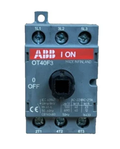 ABB OT40F3 Switch Disconnector 1SCA104902R1001 3-pole, front operated - Picture 1 of 2