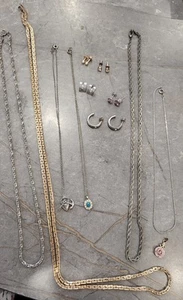 Schmuckkonvolut aus Omas Schatulle Modeschmuck - Bild 1 von 18