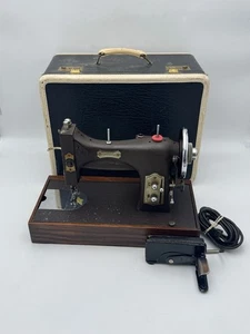 Vintage Haushalts Rotations Nähmaschine Modell 153 153MG im Koffer + Extras funktioniert! - Bild 1 von 19