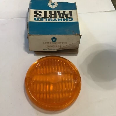 Объектив парковочного фонаря Mopar NOS без прокладки 63-68 Dodge Trucks D-W 100-800 - Изображение 1 из 3