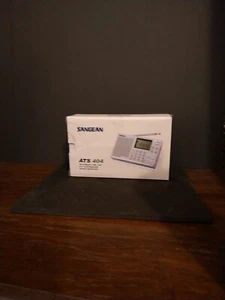Sangean ATS-404 AM/FM-stéréo MW/SW PLL synthé, récepteur mondial pour pièces uniquement avec boîtier - Photo 1/8