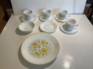 Lote de 18 platos de cena vintage Corelle ABRIL cuencos tazas platillos amarillo floral - Imagen 1 de 14