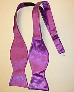 WOW RETRO VINTAGE STYLE & SHAPE LIGHT PURPLE SATIN SELF TIE BOW TIE COOL SAUVE - Picture 1 of 1