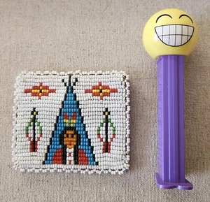 Vintage Indianer Perlen Leder Druckknopf Geldbörse ~ T-Shirt Pipi Pfeile Souvenir - Bild 1 von 7