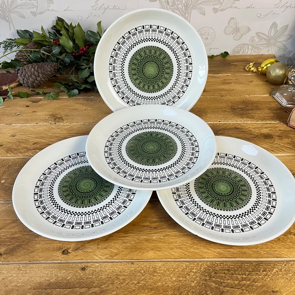 Vintage Biltons Dinner Plates x 4 Green Centre. 10" / 25.5cms  1970s - Image 1 of 4
