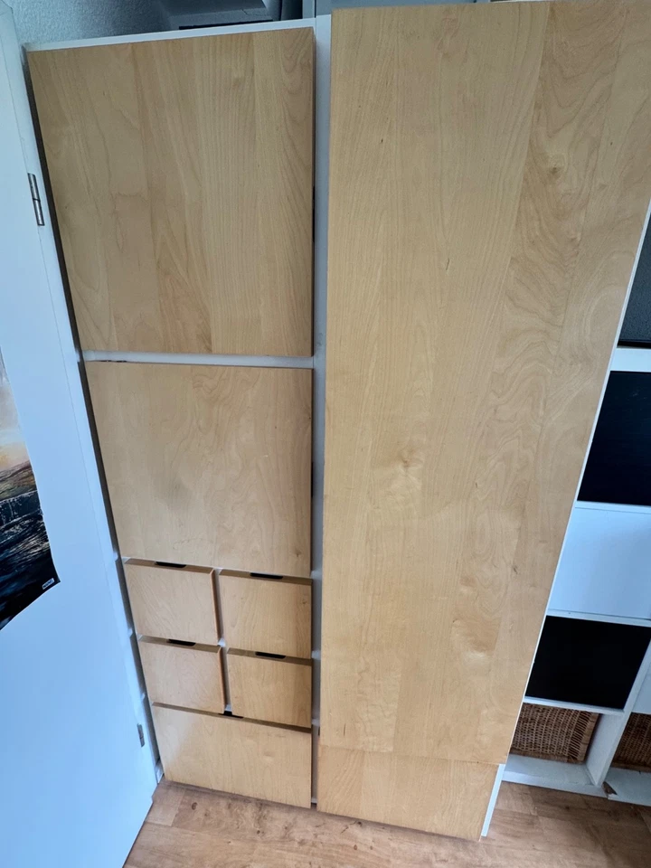 Ikea Rakke Kleiderschrank in weiss mit Holz Optik  - Bild 1 von 4