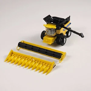 ERTL 1/64 New Holland CR8.90 Combine with 2 Heads Prestige Collection 13992 - Picture 1 of 4