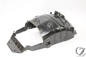 06-14 MONTAJE JAULA GUARDABARROS TRASERO SUZUKI M109R M109 VZR1800 - Imagen 1 de 5