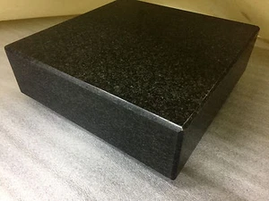 Grabmal Urnenstein Granit Naturstein Liegeplatte Kissenstein schwarz Grabplatte - Bild 1 von 10