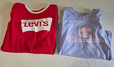 Lote de 2 Camisas Manga Corta Niñas Talla L Levi's/Champion-USADAS EN EXCELENTE ESTADO Foto 1 de 4