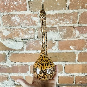 Calabaza fantasma primitiva calabaza Halloween pintada a mano coctelera de semillas - Imagen 1 de 14