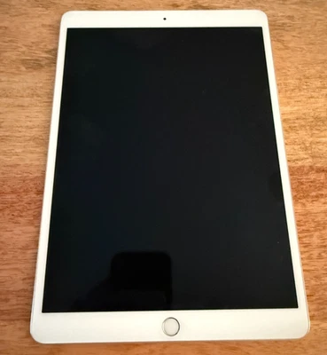 Apple iPad Pro (10,5 pulgadas) A1701 64 GB, Wi-Fi, 10,5 pulgadas - plateado Foto 1 de 3
