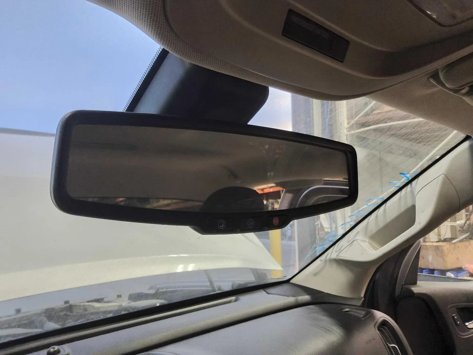 Espejo retrovisor interior delantero central usado se adapta a: Chevrolet Colorado 2015 con tele Foto 1 de 4