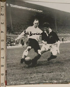 IVOR BROADIS HAND SIGNED PROFESSIONAL 10" X 8" PHOTO COA - OFFERS ACCEPTED  - Picture 1 of 2