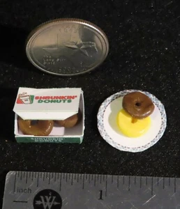 Donuts Donuts en Plato de Papel y Caja Shrunkin 1:12 Miniatura Comedor F7859 - Imagen 1 de 2
