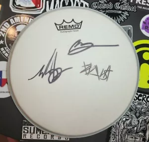 ¡Raro! Cabezal de tambor BLINK 182 VIP firmado por Travis Barker Mark Hoppus Matt Skiba - Imagen 1 de 1