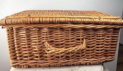 Cesta de picnic de mimbre vintage “Hecha en Madeira” 17”x12”x8” totalmente natural Foto 1 de 4