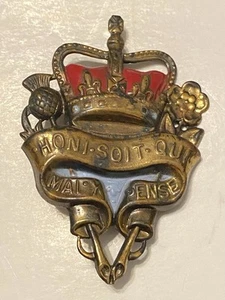 BRITANNIA Signed HONI SOIT QUI MAL Y PENSE Stamped Brass ORDER of GARTER Brooch - Picture 1 of 10