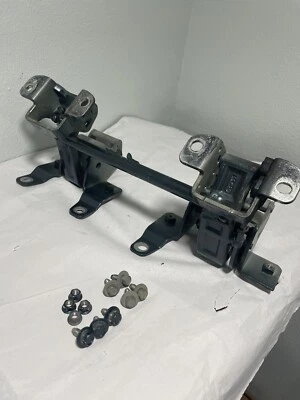 2004-2006 Nissan Titan King Cab Rear Door Hinge Assembly Drivers Side OEM - Imagem 1 de 4