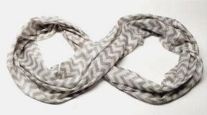 Sciarpa Infinity Chevron stampa geometrica argento bianco garzata leggera sottile 22 pollici x 70 pollici - Foto 1 di 9