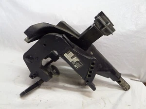 1987 FORCE 152F7A 15HP STERN CLAMP SWIVEL 817750 617532 OUTBOARD MOTOR CHRYSLER - Picture 1 of 7