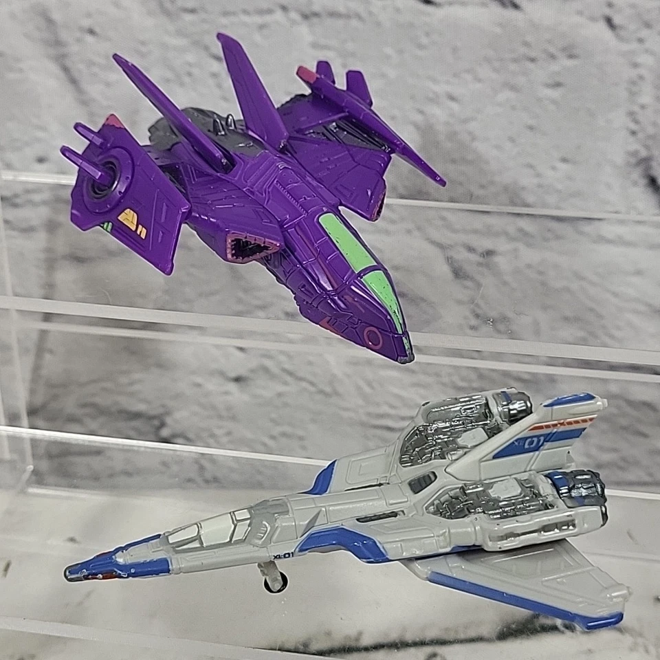 Lote de 2 Veículos Hot Wheels Disney Pixar Buzz Lightyear XL-01 - Zurg Fighter  - Imagem 1 de 4