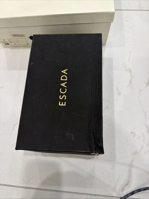 Escada квартиры $525 - Изображение 1 из 4