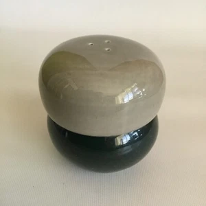 Russel Wright Iroquois Casual Oyster and Parsley Salt and Pepper Shakers - Picture 1 of 6