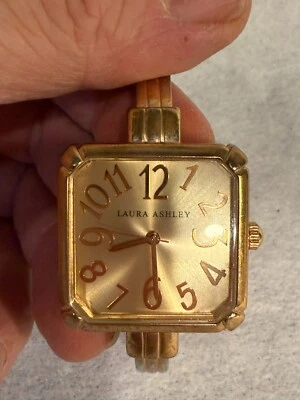 Reloj Laura Ashley Brazalete Cuadrado Ajustado Acero Inoxidable Oro Rosa Foto 1 de 3