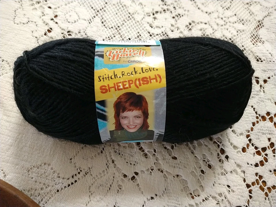 BERNAT SHEEP (ISH) VICKIE HOWELL 1 madeja NEGRO (ISH) 3 OZ mezcla de lana Foto 1 de 4