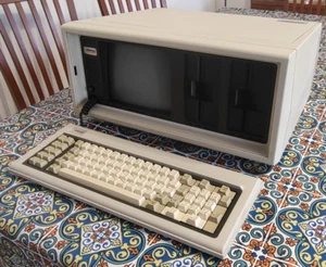 Vintage Compaq Portable Computer - Foto 1 di 2